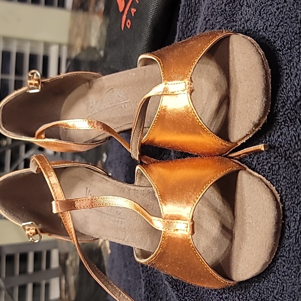 Very Fine Dancesport shoes size 8 Bronze